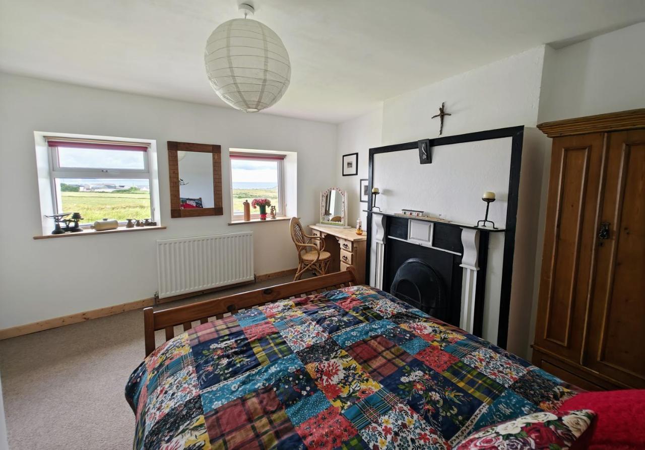 Teach Roisin-Traditional Irish Holiday Cottage In Malin Head. Exterior photo
