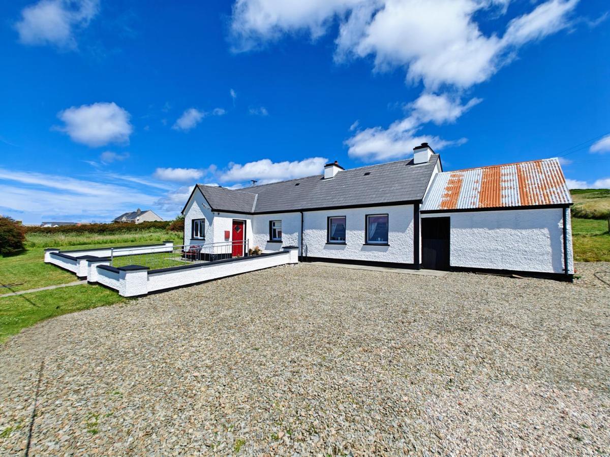 Teach Roisin-Traditional Irish Holiday Cottage In Malin Head. Exterior photo