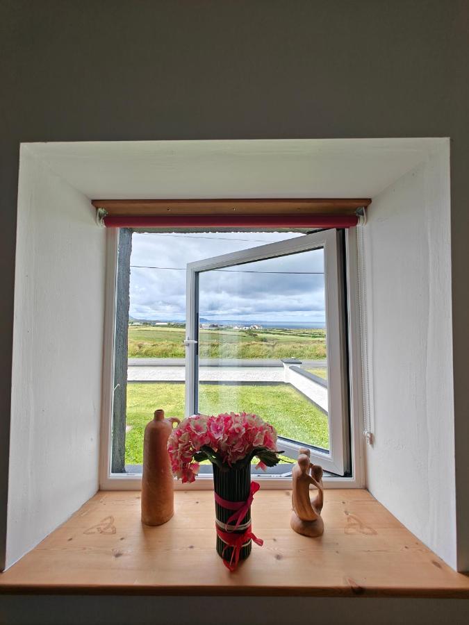 Teach Roisin-Traditional Irish Holiday Cottage In Malin Head. Exterior photo