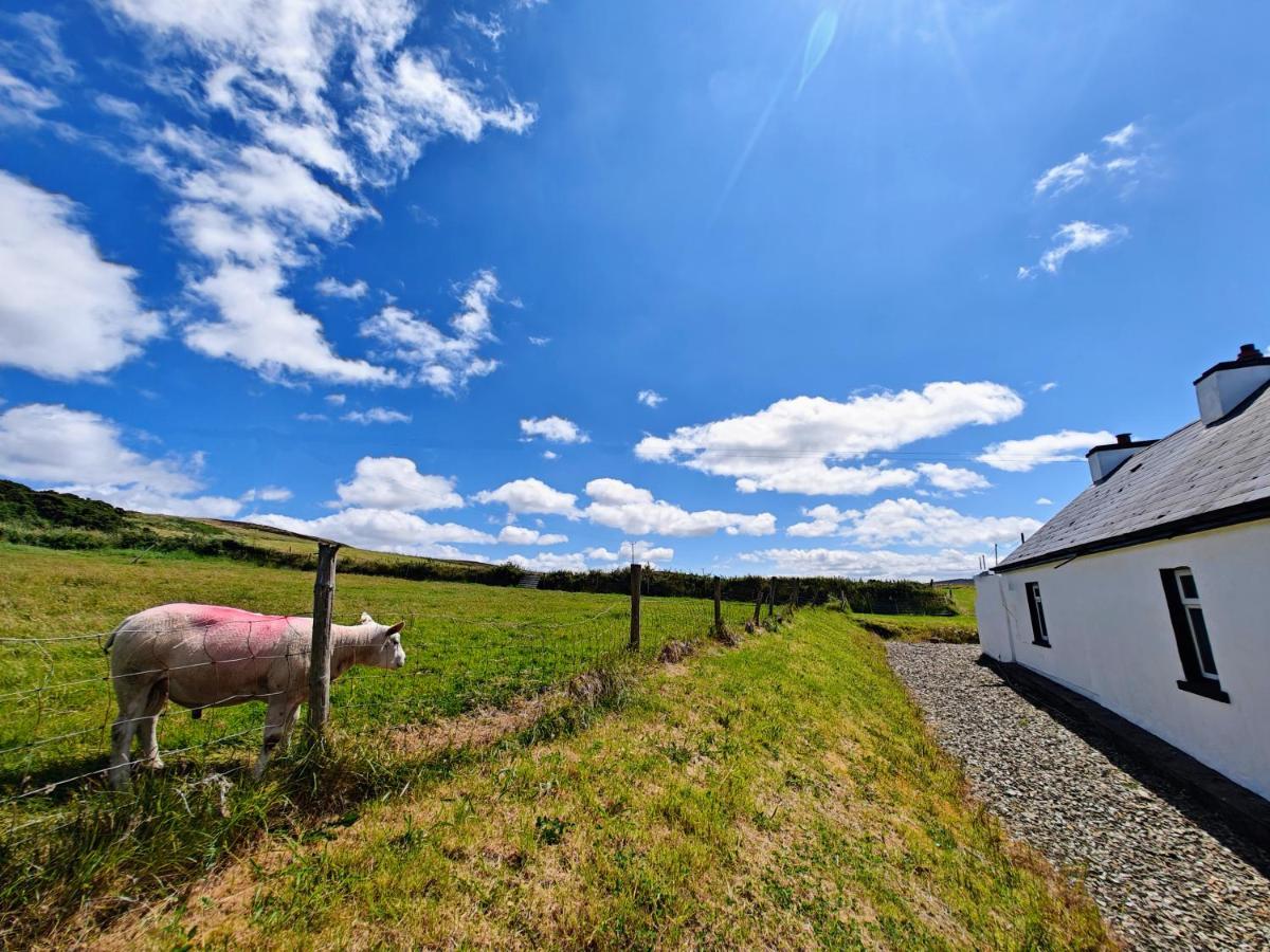 Teach Roisin-Traditional Irish Holiday Cottage In Malin Head. Exterior photo