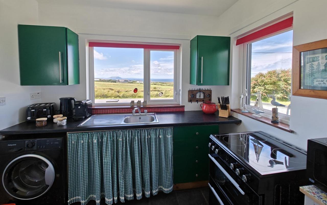 Teach Roisin-Traditional Irish Holiday Cottage In Malin Head. Exterior photo